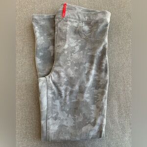 Spanx Ankle Legging Jeans Stone Washed Camo NWOT Size L/G